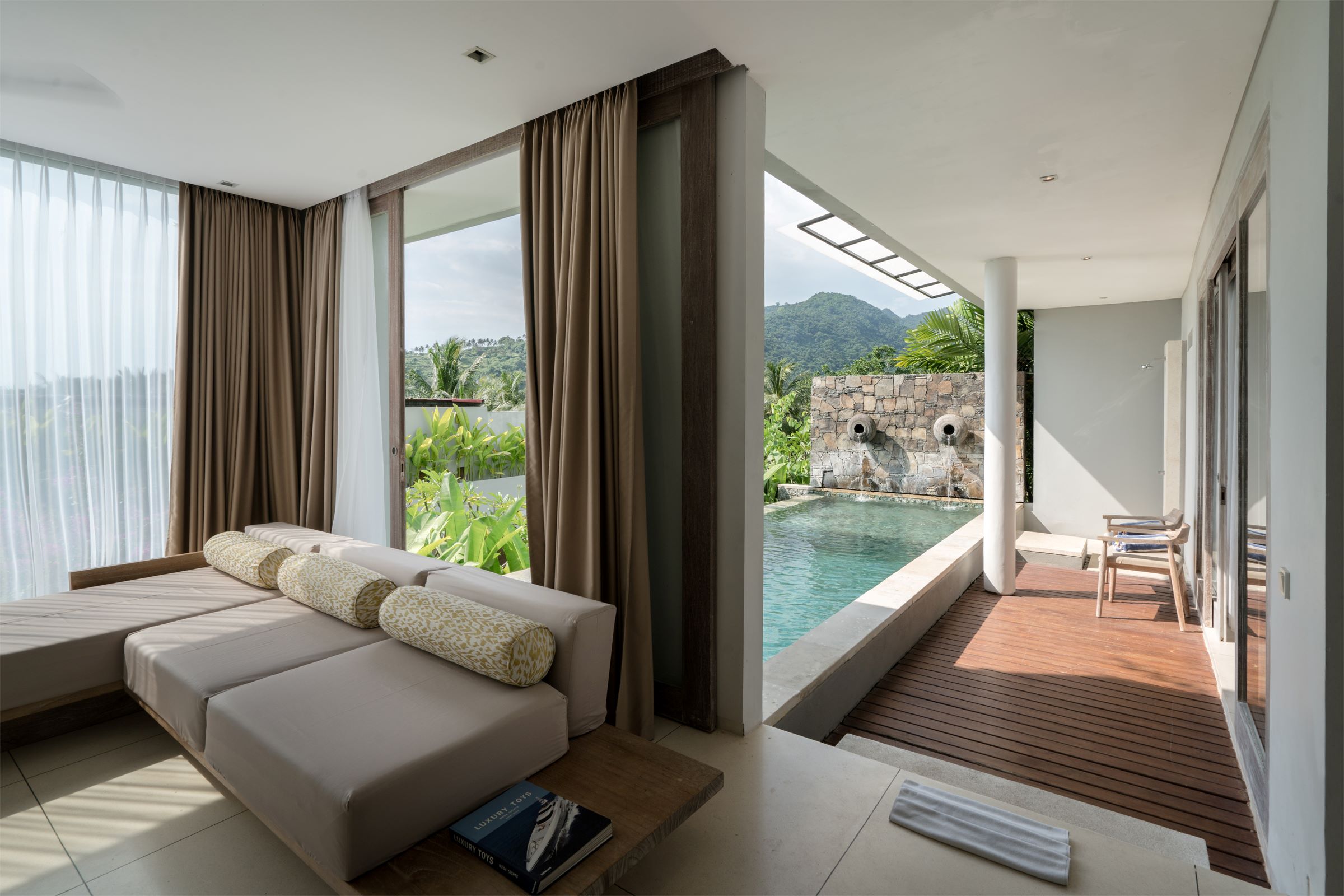 Varda Pool Deluxe
